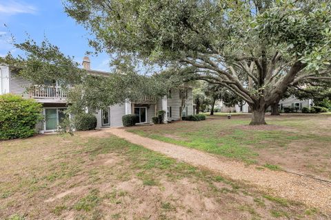 1402 Camp Road 6e