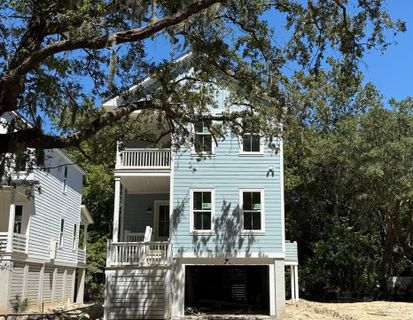 1350 Lucinda Street active home in Copahee View, Mount Pleasant, SC