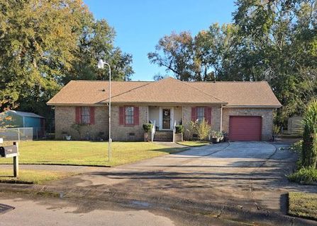 902 Knee Pines Court