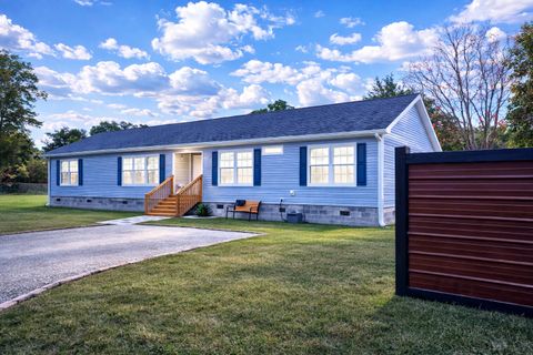 1036 Black Tom Road