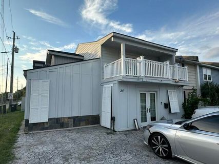 24 Cedar Street active home in City Of Charleston, Charleston, SC