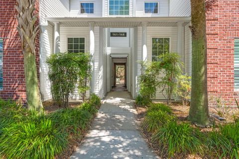 165 Golfview Lane active home in Legend Oaks Plantation, Summerville, SC