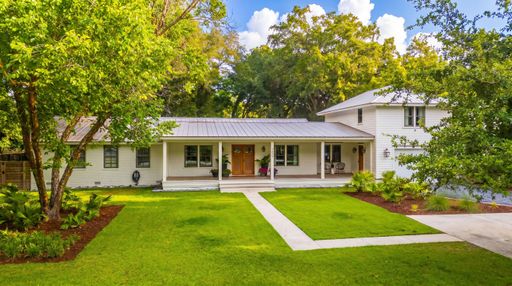 1035 Lakeview Drive