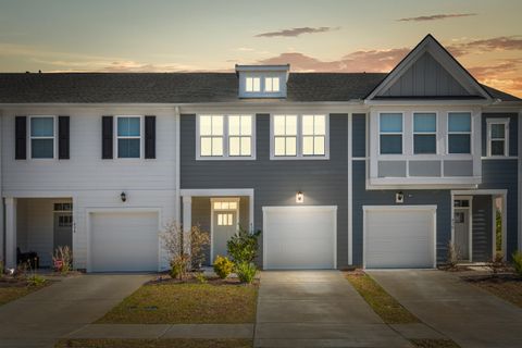432 Trotters Lane active home in Foxbank Plantation, Moncks Corner, SC