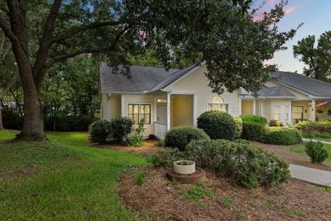 2472 Deer Ridge Lane E1