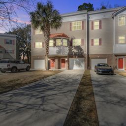 4628 N Palm View Circle