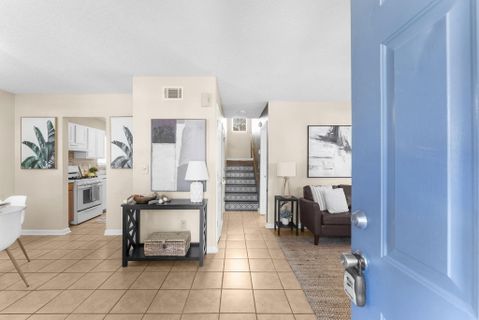 38 Woodleaf Court