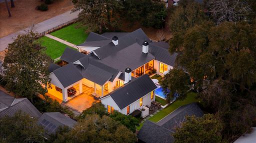 1027 Lakeview Drive