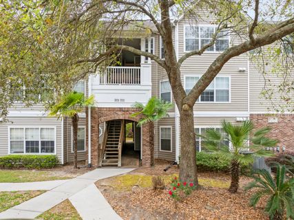 188 Midland Parkway Apt 212 active home in Midland Terrace, Summerville, SC