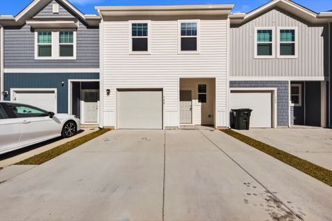 702 Scarlett Maple Street
