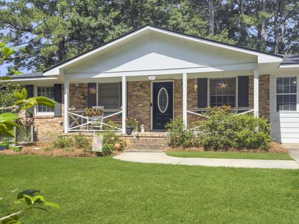 212 Forest Circle