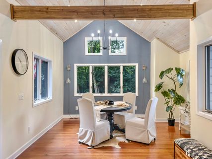 523 W Carolina Avenue active home in Historic District, Summerville, SC