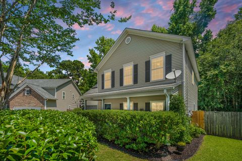 9484 Falling Embers Lane active home in Paddock Pointe, Ladson, SC
