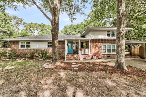 768 Fort Johnson Road active home in Stiles Point, Charleston, SC