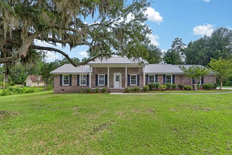 1322 Old Fort Road active home in Fairlawn Barony, Moncks Corner, SC