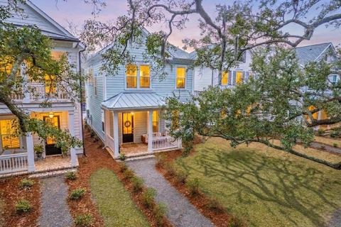 1032 Avenue Of Oaks active home in Avenue Of Oaks, Charleston, SC