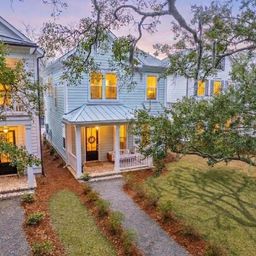 1032 Avenue Of Oaks