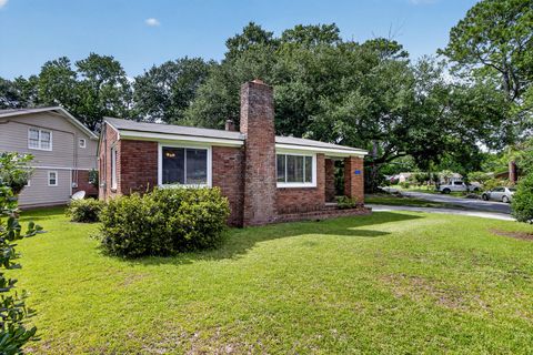 757 Longfellow Road active home in East Oak Forest, Charleston, SC