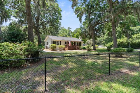2420 Pine Court