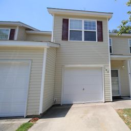 102 Chestnut Oaks Court