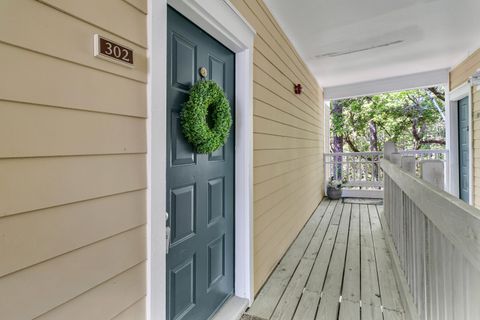 200 Bucksley Lane 302