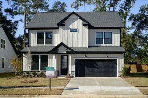 226 Creek Pointe Dr Drive active home in Creek Pointe, Moncks Corner, SC