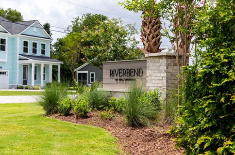 2039 Riverbend Drive pending home in Riverbend, Charleston, SC