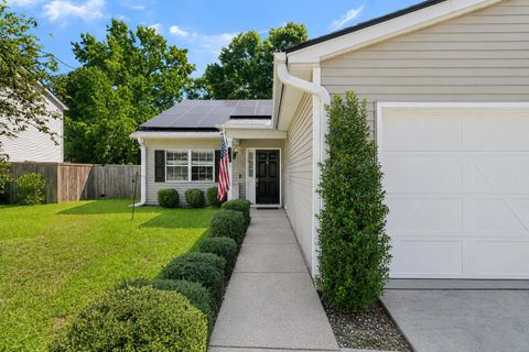 110 Creek Bend Drive active home in Bridges Of Summerville, Summerville, SC