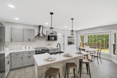 305 Mayfield Street active home in Ashborough, Summerville, SC