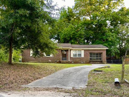 1141 Bonnie Lane pending home in Hickory Shadows, Mount Pleasant, SC
