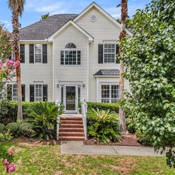 2905 Leatherleaf Court