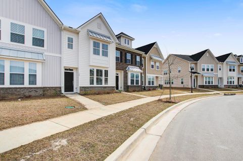 105 Pine Gate Drive active home in Central Avenue Townhomes, Summerville, SC
