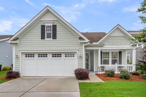 4020 Wood Violet Lane active home in The Ponds, Summerville, SC