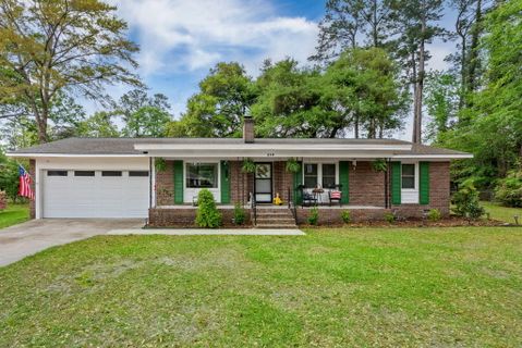 512 Dogwood Circle