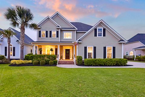1011 Legacy Lane active home in Legend Oaks Plantation, Summerville, SC