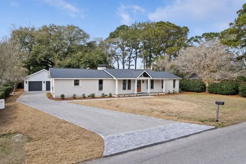 914 Cliffwood Drive active home in The Groves, Mount Pleasant, SC