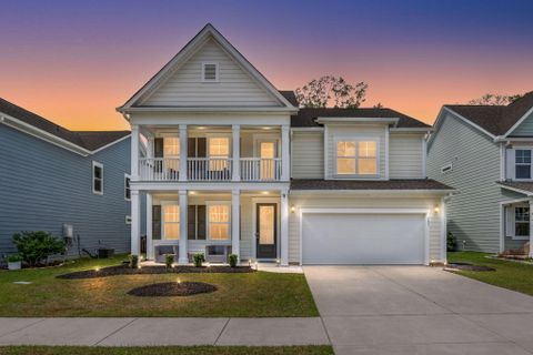 197 Cherry Grove Drive active home in The Ponds, Summerville, SC