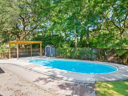 29 Hillcreek Boulevard