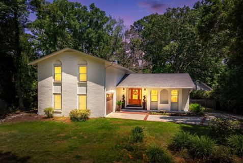 1055 Royalist Road