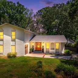 1055 Royalist Road