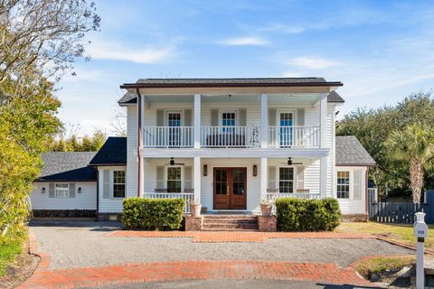 930 Richter Way active home in Old Village, Mount Pleasant, SC