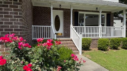 177 Winding Rock Road active home in Crowfield Plantation, Goose Creek, SC