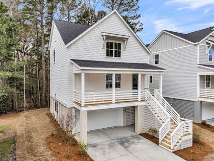 1919 Chestnut Oak Lane pending home in Dogwood Commons, Charleston, SC