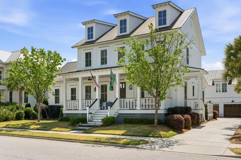 536 Lesesne Street active home in Daniel Island Park, Charleston, SC