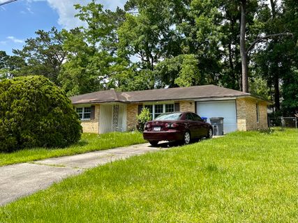 7752 Cherrywood Drive pending home in Forest Hills, North Charleston, SC