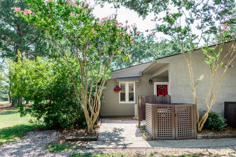 101 Ventura Place
