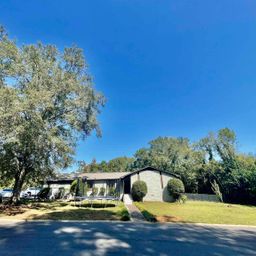 115 Woodwinds West Drive