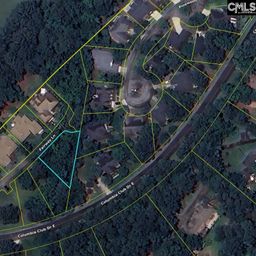 8 Fairway Ln