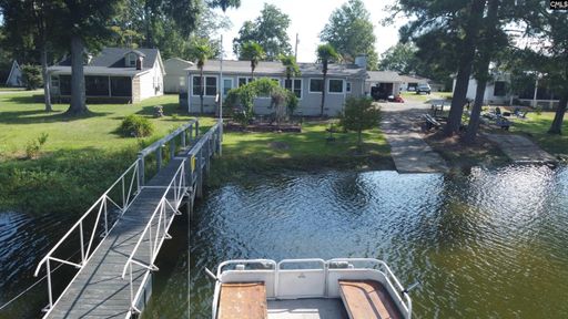 Homes in Holiday Acres, Prosperity