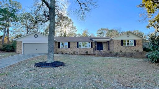 140 Park Shore Drive E active home in Spring Valley, Columbia, SC